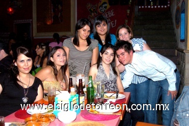 15082008
Blanca, Lety, Vicky, Magda, Paty, Ale y Édgar.