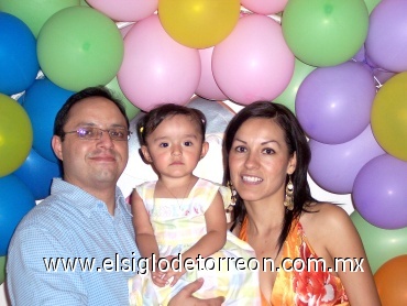 15082008
Regina Ibáñez Ramírez cumplió dos años y fue festejada por sus papás Raúl Ibáñez Méndez y Rosa María de Ibáñez