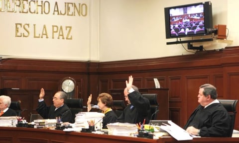 La Suprema Corte declaró constitucional una norma por la que en 2007 se despenalizó el aborto en la ciudad de México, un fallo criticado por grupos civiles y la iglesia católica que se declaró en luto.