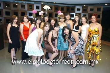 23082008
Lizbeth Tumoine con amigas y primas en su fiesta prenupcial