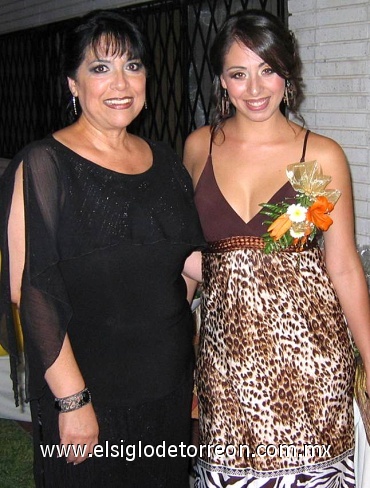 24082008
Gabriela acompañada con su futura suegra señora Elsa Leal Gil