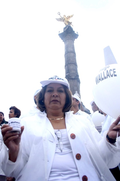 En la Ciudad de México miles de personas caminaron del Ángel de la Independencia al Zócalo, en medio de exigencias de una mayor seguridad y fin a la impunidad.