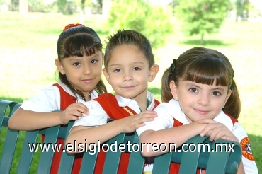 20082008
Andrea Chávez García, Axel Cuevas Uribe y Danna González Orozco.
