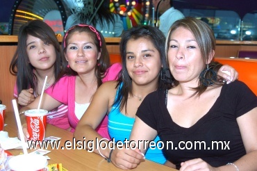 23082008
Elsa, Blanca, Janeth y Jazmín Ochoa Triana.