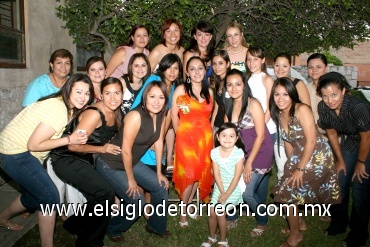 25082008
Marcela Georgina Valerio Elizalde junto a un grupo de invitadas a su despedida de soltera