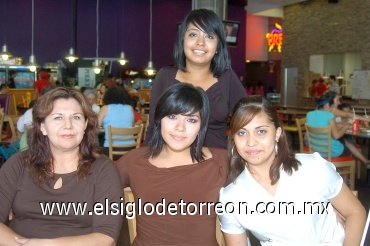 24082008
Mariza García, Cynthia Santos, Gabriela Márquez y Verónica García.