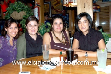 28082008
Brenda Román, Vero Gamboa, Ruth Fabián y Lety Rabiela.