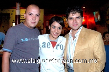 28082008
Salvador Treviño, Selene Frausto y Alex Reyes.