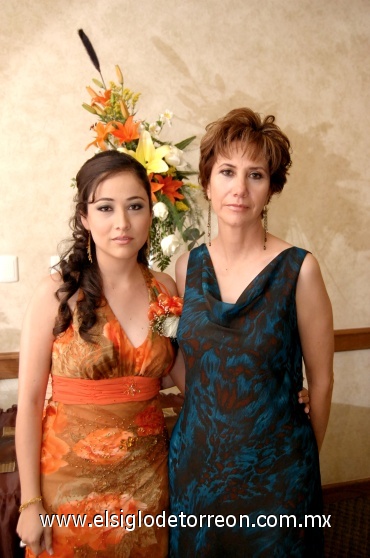 31082008
Maribel Martínez López junto a su mamá Carmen López en su despedida de soltera realizada el 16 de agosto