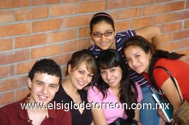 30082008
Mariano Flores, Lety Flores, Blanca Nava, Pamela Salgado y Cecy Medina