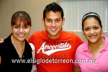 31082008
Adriana Servín, Omar Orona y Getze Morón.
