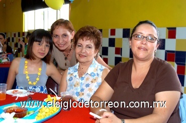 31082008
Iliana Romero, Iliana Santacruz, Olivia de Fernández y Fabiola de Rodríguez, asistieron al festejo