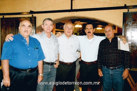 Agradable reunión
Jesús Villarreal, Florentino Martínez, Jorge Pérez, Ramón Garza de la Cruz y Jorge Hernández.