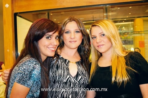 Las primas Luisa Pérez Berrueto, Alicia y Maribel Acosta Berrueto.