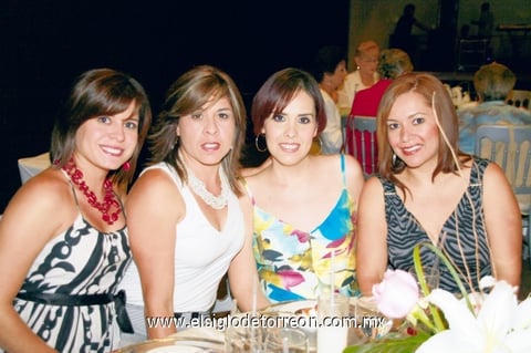 Ana Lucía Urrutia de Fernández, Mélida Urrutia de Perches, Alejandra González Silva y Ana Quiñones de Silva.