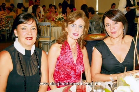 Elsa de Díaz, Katia de Zarzar y Anabel de González.