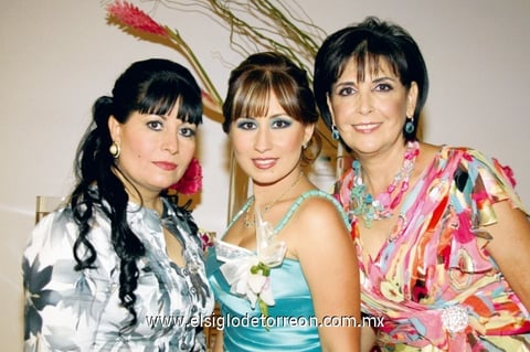 Grata despedida
Patricia Cháirez de Tumoine, Lizeth Tumoine Cháirez y Soledad Anaya de Martínez.