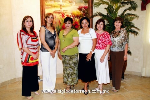 Gran encuentro
Las anfitrionas de la reunión, Anita de la Mora, Mónica de López, Lula de Álvarez, Cristy de Dávila, Maru de Kort y Susy de Rodríguez.