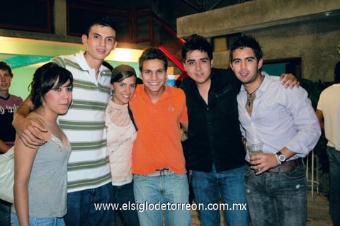 Nancy Orona, Edgar Solís, Cynthia Rodríguez, Anhuar Giacomán, Víctor Aranzabal y Daniel Ledesma.
