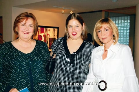 Lilia Fisher exhibe su arte
Paty de González, Paty González Arriaga y Ericka Fischer de Pamanes.