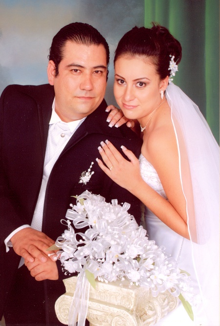 Sr. Héctor Fernando Ramírez Mena y Srita. Karla Alicia Díaz García recibieron la bendición nupcial en la parroquia del Sagrado Corazón de Jesús, el sábado 26 de julio de 2008. 

Estudio Fassio