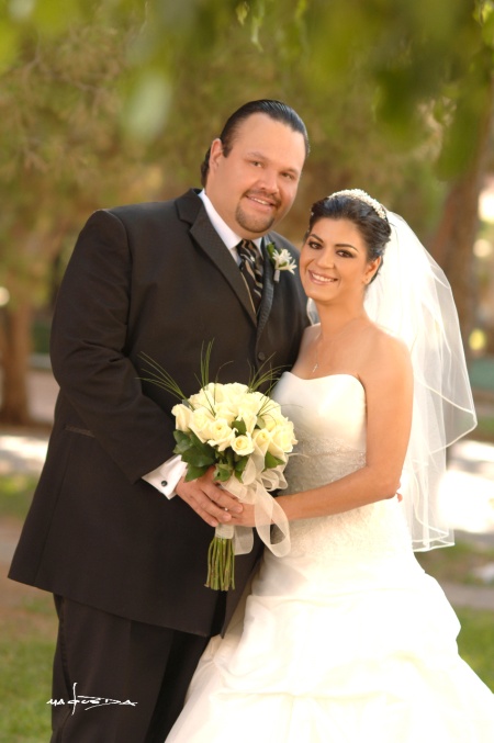 Sr. Juan Nicolás Ybargüen López y Srita. Zulema H. Ochoa Meraz contrajeron matrimonio religioso en la parroquia de La Medalla Milagrosa el sábado 19 de julio de 2008. 

Estudio Carlos Maqueda