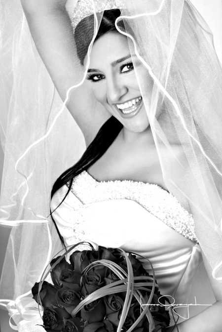 L.C.I. Érika Priscila Palomares Moreno el día de su enlace nupcial con L.C.I. Christian Ricardo Galindo Reyes. 

Estudio Laura Grageda
