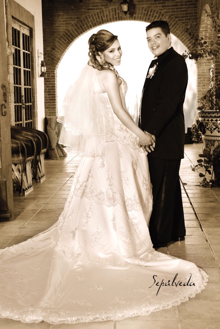Sr. Rodrigo Salvador Cruz Marín y Srita. Marisol Sánchez Zapata contrajeron matrimonio en la capilla Hacienda Los Ángeles, el sábado 16 de agosto de 2008. 

Estudio Sepúlveda