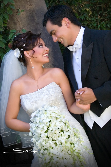 Sr. Rafael Arista Rodríguez y Srita. Mariana Ramos Álvarez recibieron la bendición nupcial en la parroquia de San Pedro Apóstol, el sábado 12 de julio de 2008.

Studio Sosa