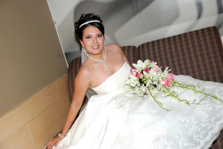 Srita. Gabriela Caraveo Holguín el día de su enlace matrimonial con el Sr. Jesús Raúl Solís Rocha. 

Imagen Artística Fotografía