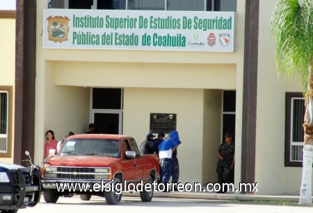 Ayer, Moreira lamentó que no se haya hecho una depuración de los cuerpos policiacos por loque, dijo, 'ahora revienta el problema' con el enfrentamiento.