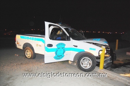 Alrededor de las 4:30 am, el contingente de policías municipales
llegó al cuartel federal para exigir que liberaran a los dos agentes.