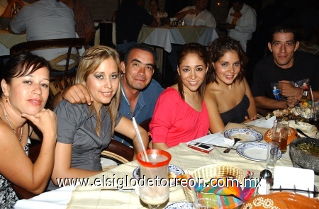 03092008
María Elena López, Pamela Yáñez, Carlos Gerardo Cadengo, Faby Yáñez, Priscila Yáñez y Sergio López