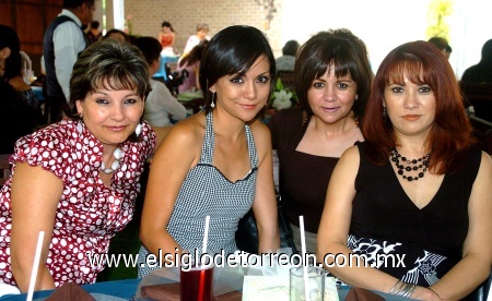 05092008
Rosy de Villalobos, Rossana y Lupita Villalobos y Rosana Lazalde