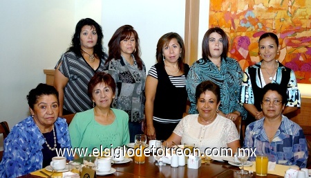 05092008
Patricia Juárez de Alcázar acompañada en su cumpleaños de Lourdes Anaya, Claudia Velázquez, Hortencia y Margarita Vázquez, Georgina de Alcázar, Carmen de Juárez, Socorro de Rodríguez y Hortencia de Vázquez