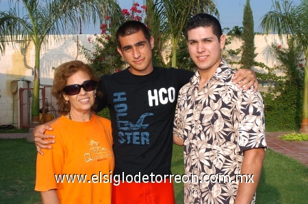03092008
Isaac con su mamá Cecilia y su hermano Alan