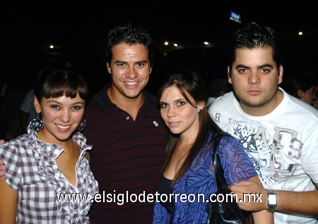 06092008
Malena Romo, Toño Murillo, Alina Murra y Ale Sánchez