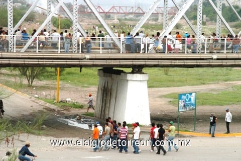 Todo un acontecimiento se convirtió la avenida de agua en el río Nazas para los ciudadanos de la Comarca Lagunera.
