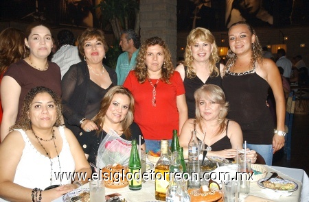 07092008
Triny González en su cumpleaños acompañada de Sandra Monarres, Telma Quiñones, Kassandra Mora, Paty Tapia, Rosy Ramos, Ana Santoyo y Miry Armendáriz