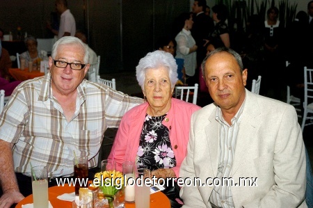 07092008
Federico Ramos, Carmen de Ramos y Javier Garza