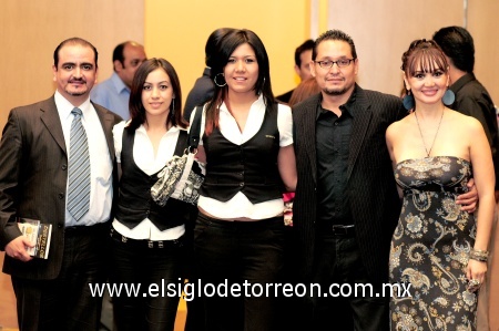 07092008
Fernando Montelongo, Laura Jáquez, Paola Serrano, Jesús Reyes Haro e Isela Samago de Reyes