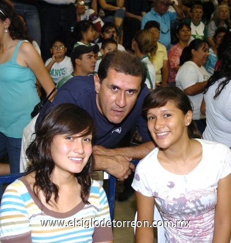 07092008
María Andrea, Pavis y Pedro Luis.
