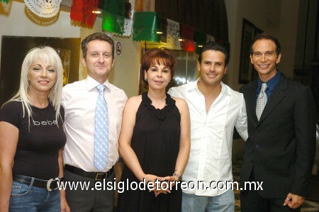 07092008
Mariana Fuentes, Francis Lasne, Wilma Ríos, Héctor Flores y Christian Izaguirre