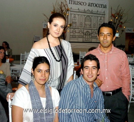 07092008
Adriana Gallegos, Maribel Fernández, Miguel Martínez y Pablo Díaz.