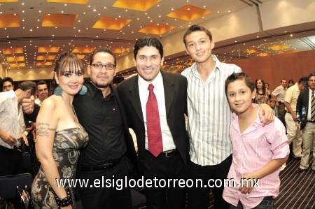 07092008
Familia Reyes Samago y César Lozano.