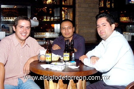 07092008
Javiv Peimbert, Jorge Luna e Isago Lozenzaya.