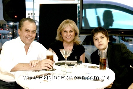 07092008
Sergio Martínez, Gloria de Martínez y Alex Martínez.