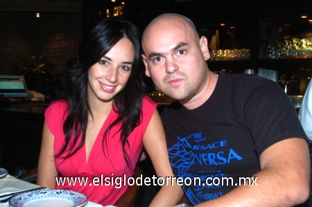 08092008
Adrián Gutiérrez y Mónica González.