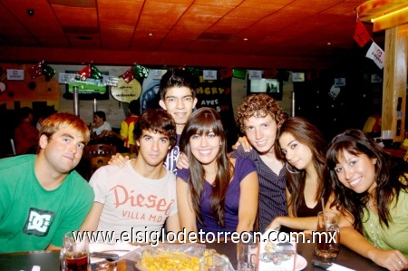 13092008
Alan Jenser, Bety Murillo, Gaby Rodríguez, Miguel Pineda, Jorge Telso, Fernando González y Franck Kamps.