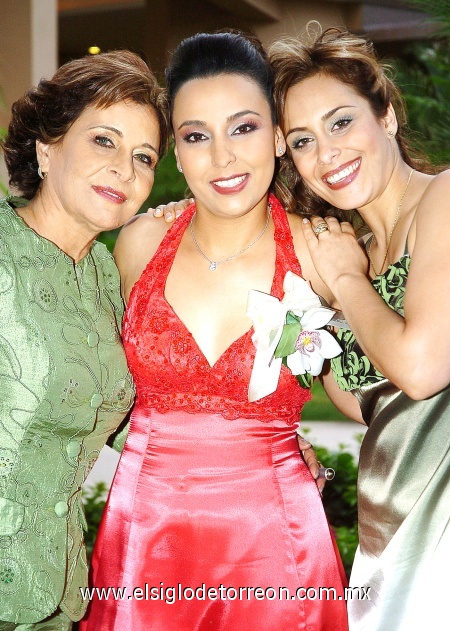 10092008
Yenssy Alonso Prieto acompañada de las anfitrionas de su despedida de soltera, Mercedes de Alonso e Itzel de Ganem